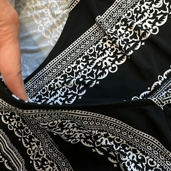 WHBM Faux Wrap Jersey Sleeveless Blouse Shell Tank Top Black White Print S - Picture 4 of 5